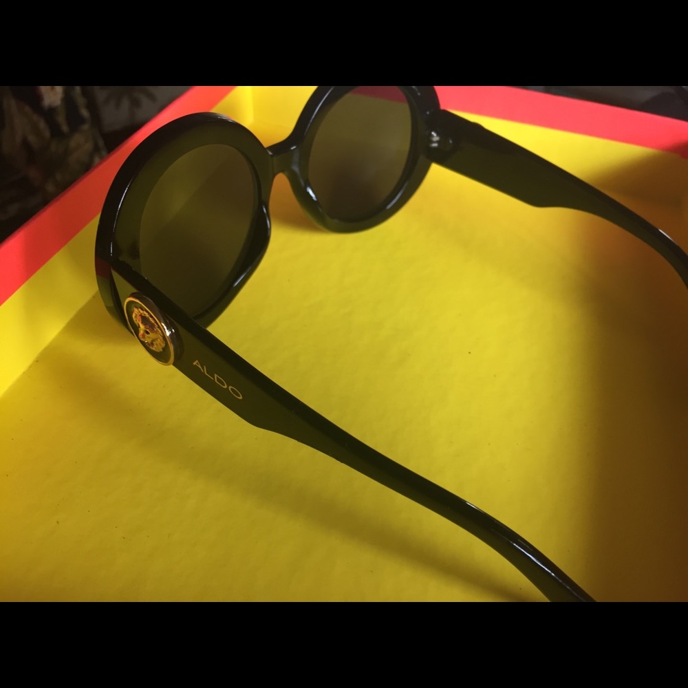 Sunglasses 🕶 - Picture 3 of 5